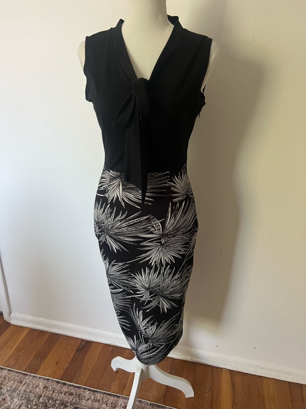 Oxiuli Fashion Women Sleeveless Black Tie-Neck Dress w/White Print Skirt, Size S